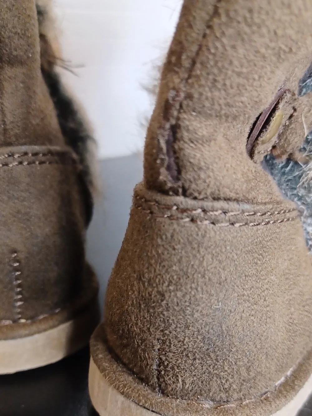 OLD NAVY BEAR HUG FAUX FUR & BROWN FAUX SUEDE BOOT POM POM SZ 5